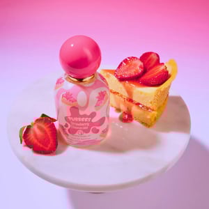 Box dan botol Strawberry Grandeur Tubbees fragrance wanita sweet fruity vibe premium Malaysia