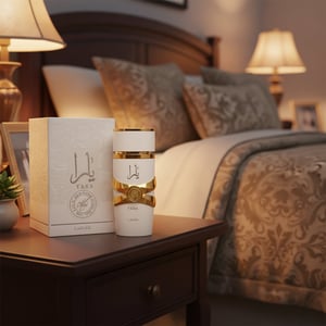 Yara Moi di meja katil dengan lighting lembut &ndash; perfume sweet Malaysia