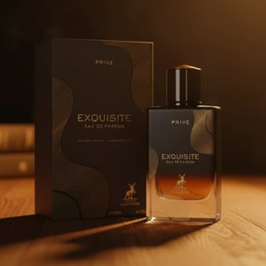 Exquisite Prive Alhambra minyak wangi lelaki atas kayu gelap, amber lighting, gaya maskulin mewah Malaysia