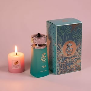 Khair Pistachio dengan lilin pink lembut, suasana romantik manis